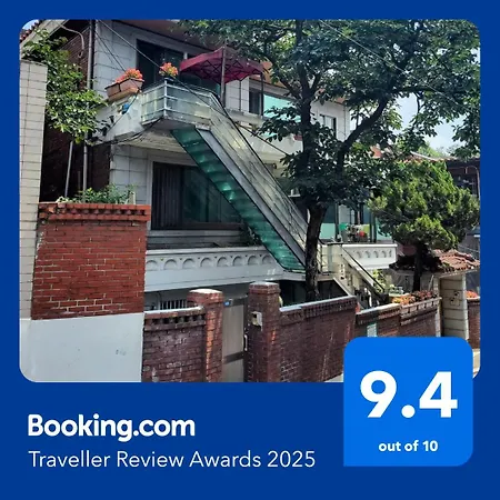 Newly Renovated Hidden Gem #2 Villa
